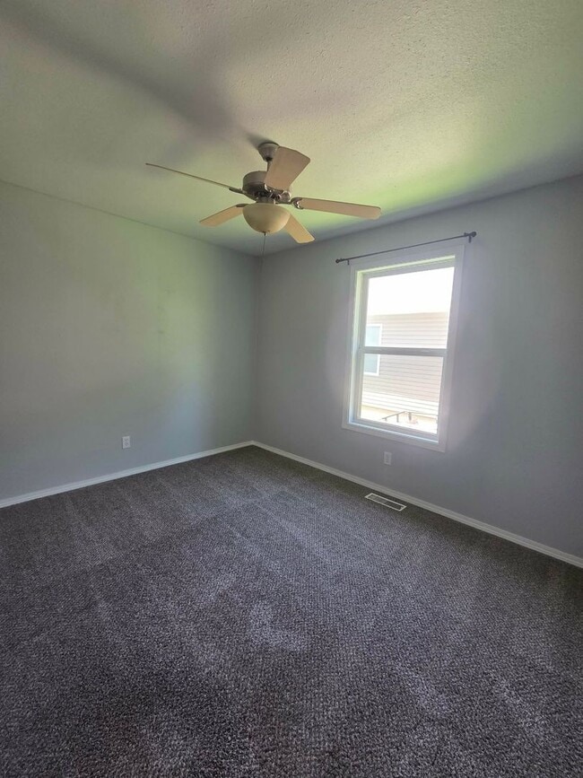 Building Photo - 906 Whitetail Ct