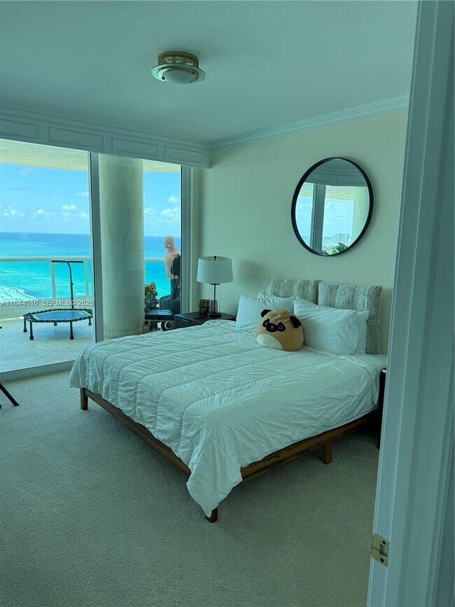 Building Photo - 5025 Collins Ave