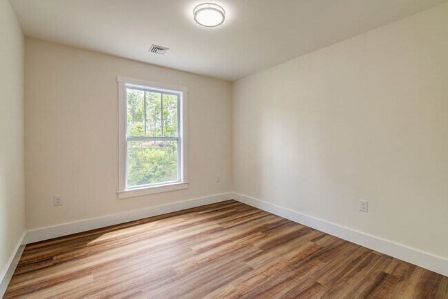 Building Photo - 204 Cascade Rdg Rd