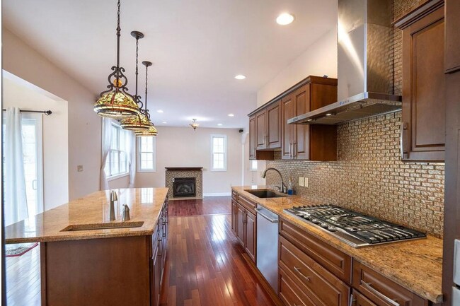 Building Photo - 4 Bedroom House For Rent