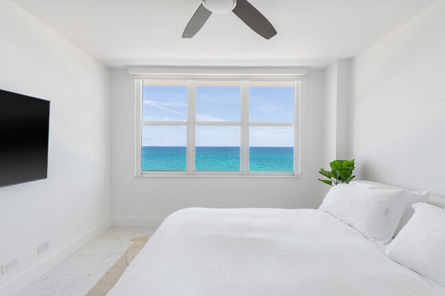 Building Photo - 5601 Collins Ave