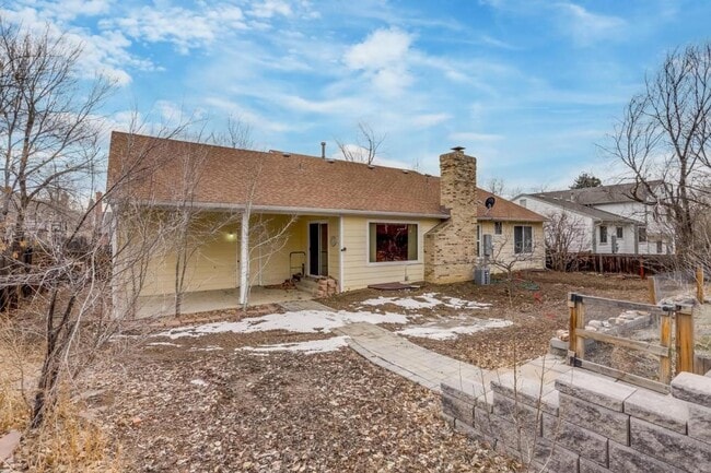 Building Photo - 3149 Oak Cir N