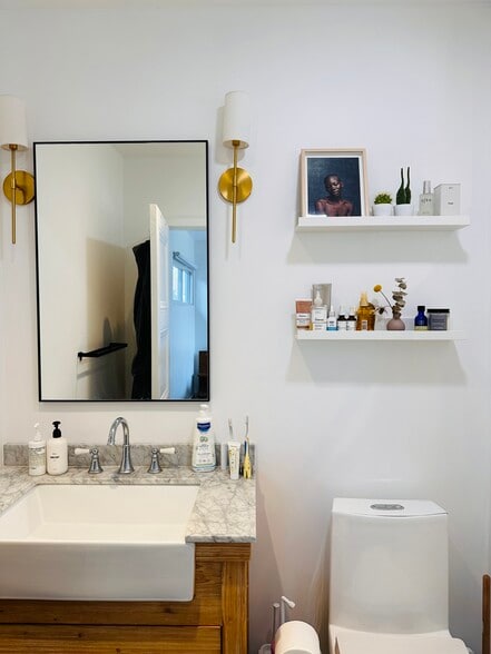 Building Photo - 2460 Glenrose Ave