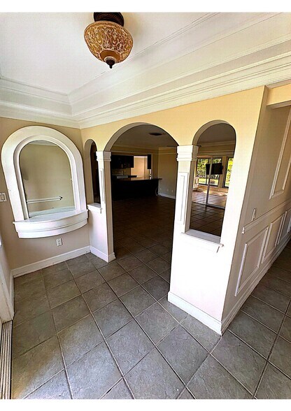 Building Photo - 1505 SE 36th St