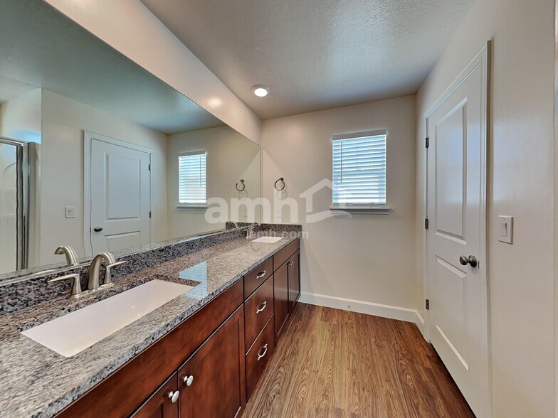 Building Photo - 2325 S Wild Horse Way