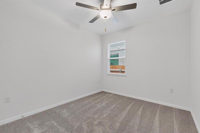 Building Photo - 1204 Purple Martin Dr