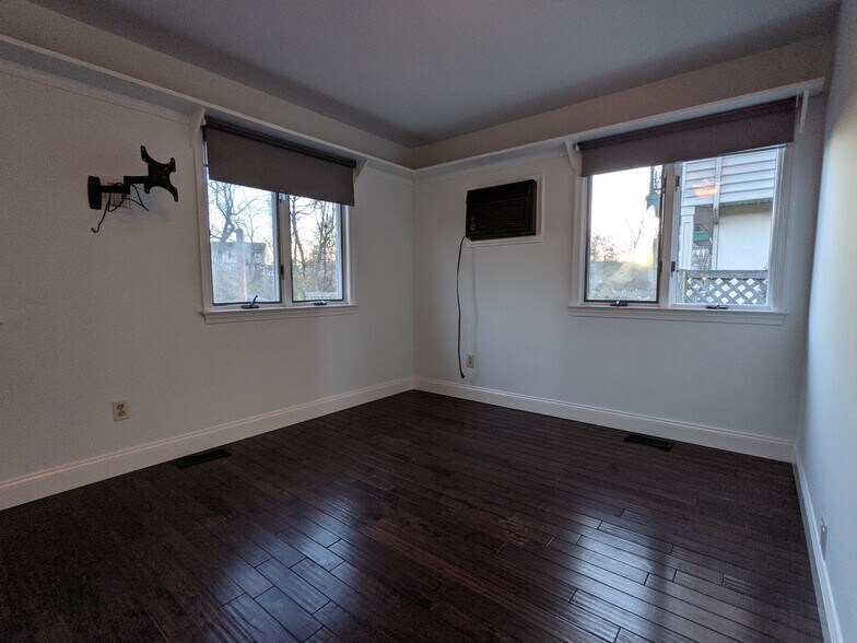 Master Bedroom - 336 Jefferson Ave
