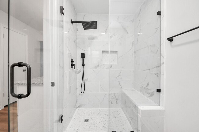 Building Photo - 3923 Cypress Lake Dr