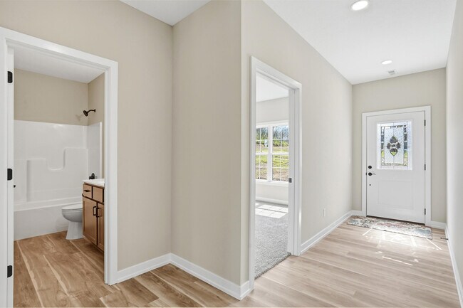Building Photo - 1048 Stonehaven Dr