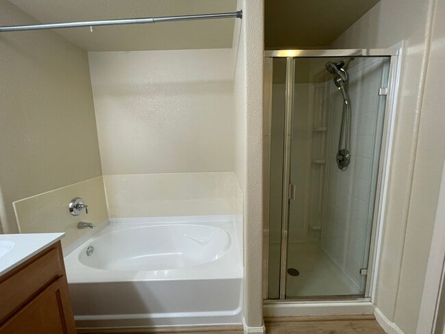 Building Photo - Vessona: Desirable Gated Community: 2bdrm 2bath with Loft!