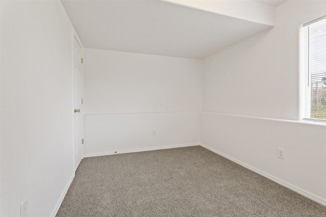 Building Photo - 813