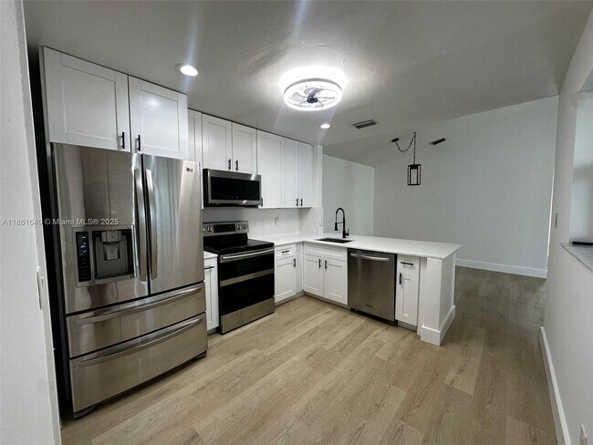Building Photo - 2450 SW 85th Ave