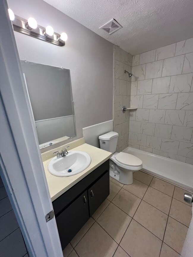 Building Photo - NOW AVAILABLE!!! Ranch 2 BEDROOM 2 BATHROO...