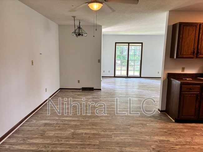 Building Photo - 5627 Quail Ridge Dr