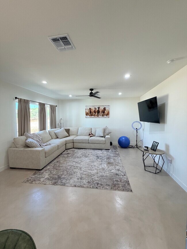 Building Photo - 1863 Valentino Ct