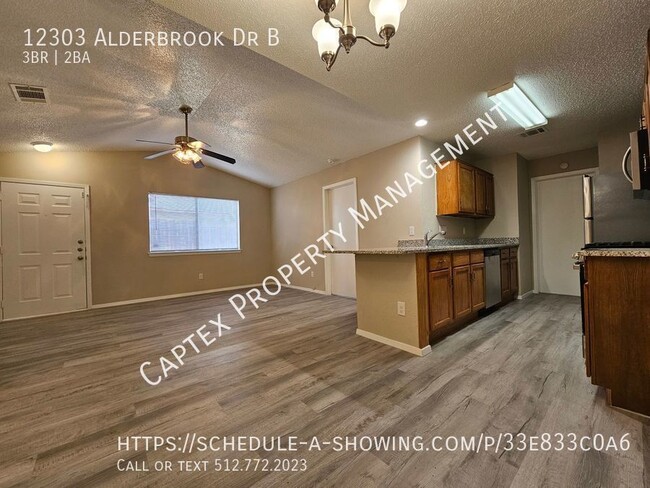 Building Photo - Newly Redone 3 bed 2 bath Duplex with 1 ca...