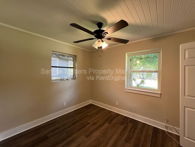 Building Photo - 1922 W Gregory St