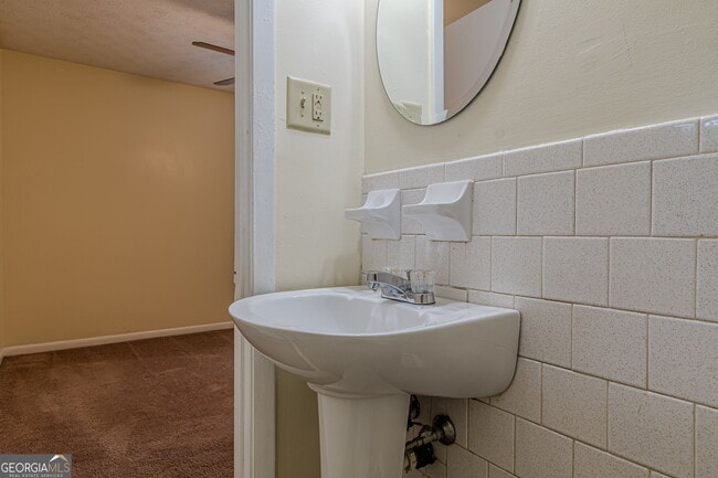 Building Photo - 828 Sheppard Way