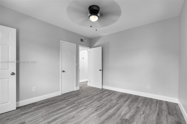 Building Photo - 130 SW 31st Ct