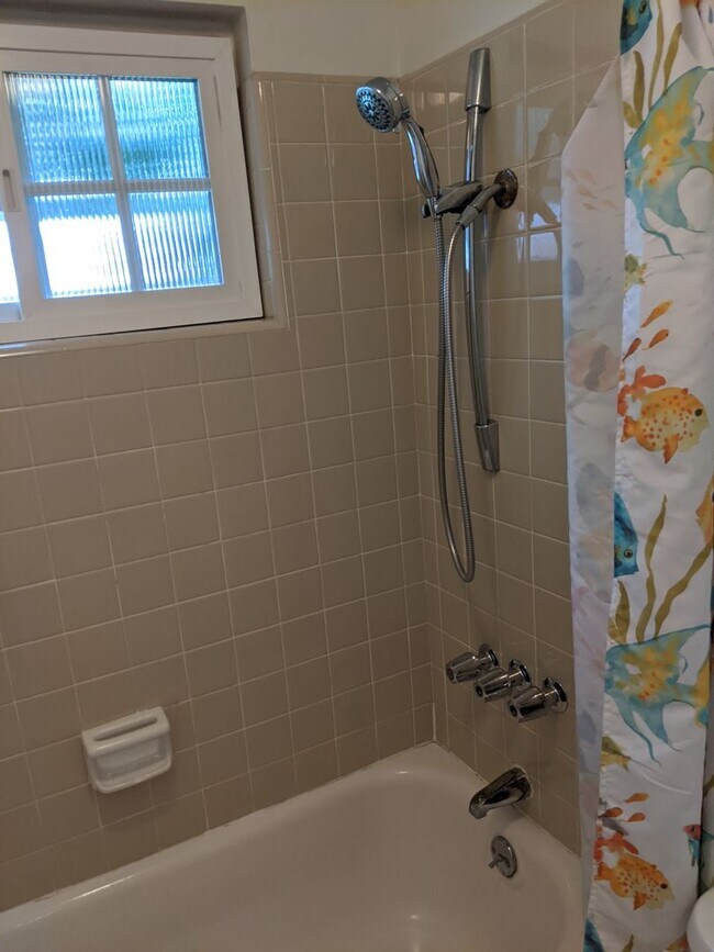 Building Photo - 3 Bedroom 2 Bathroom Home In San Diego