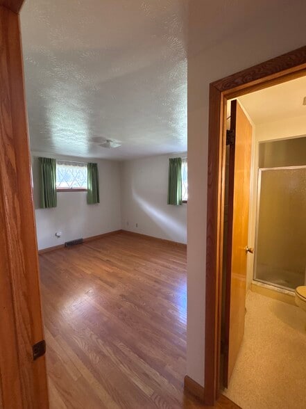 Building Photo - 2317 Miller Ave