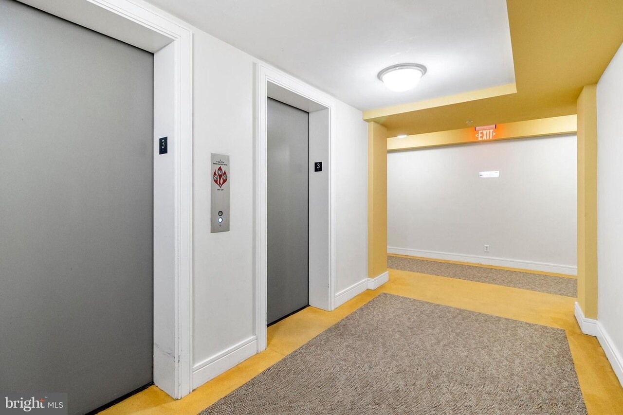 Hallway lobby - 800 4th St SW