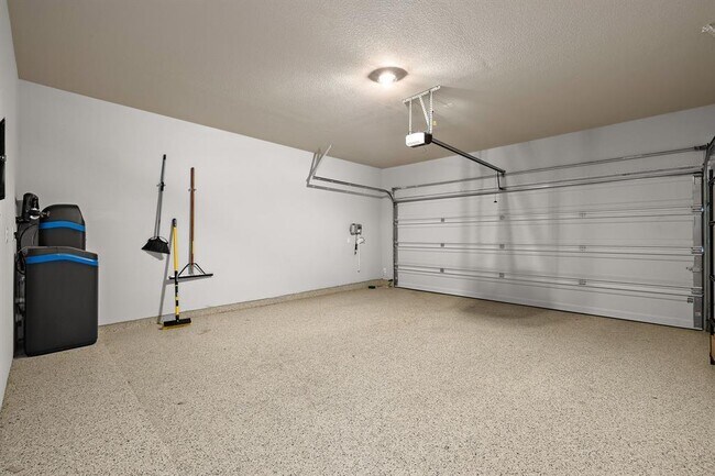 Building Photo - 232 Stone Cyn Dr