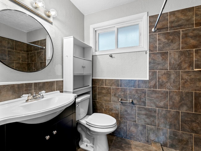 Building Photo - 106 N Mountain Rd