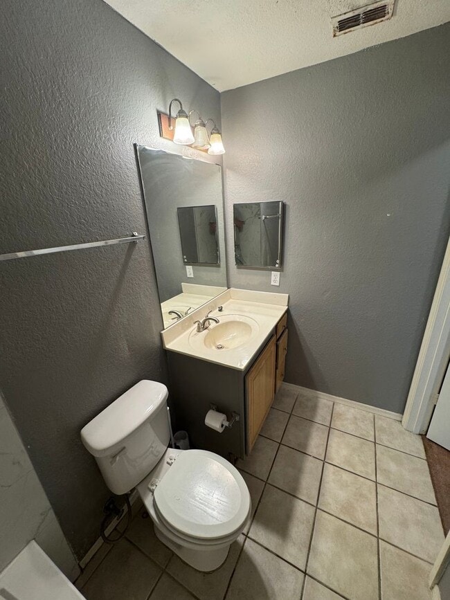 Building Photo - First 2 weeks free offer