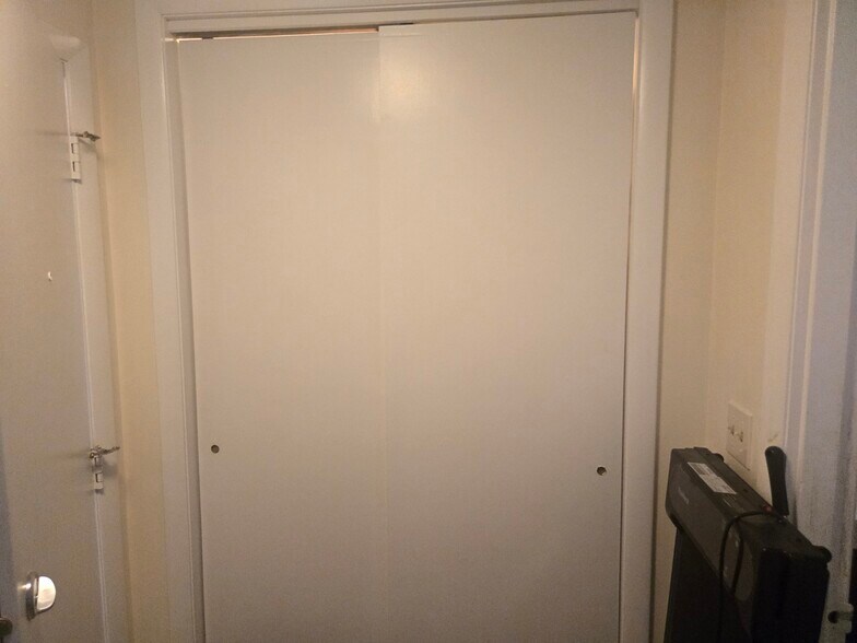 Primary Photo - 90 Sutton St