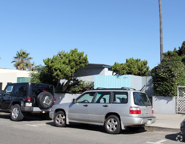 Primary Photo - 5074-5080 Santa Monica Ave