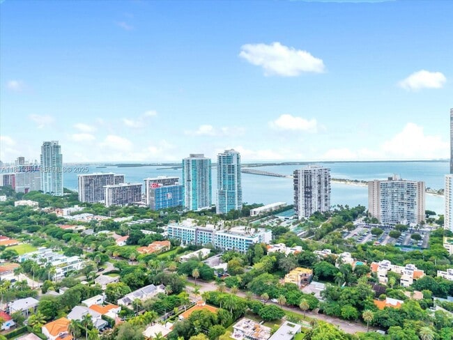 Building Photo - 2127 Brickell Ave