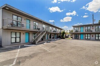 Building Photo - 4300 Rosslyn Rd
