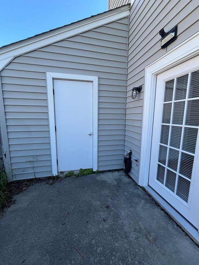Building Photo - 154 Lullwater Dr