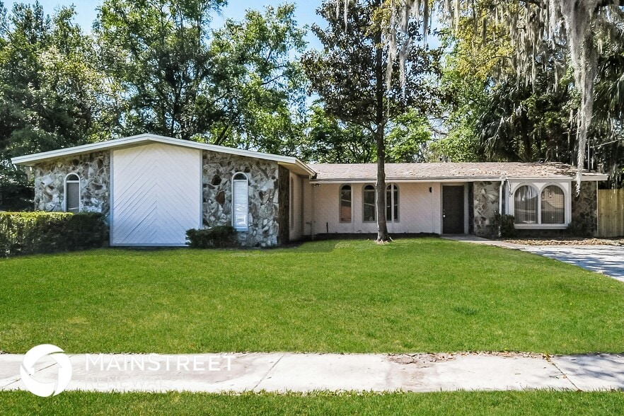 Primary Photo - 1160 Crown Dr