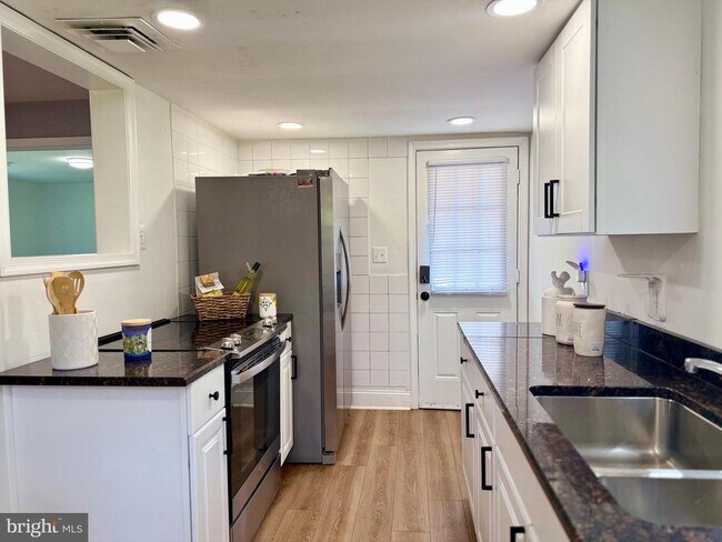 Building Photo - 5865 Websters Way