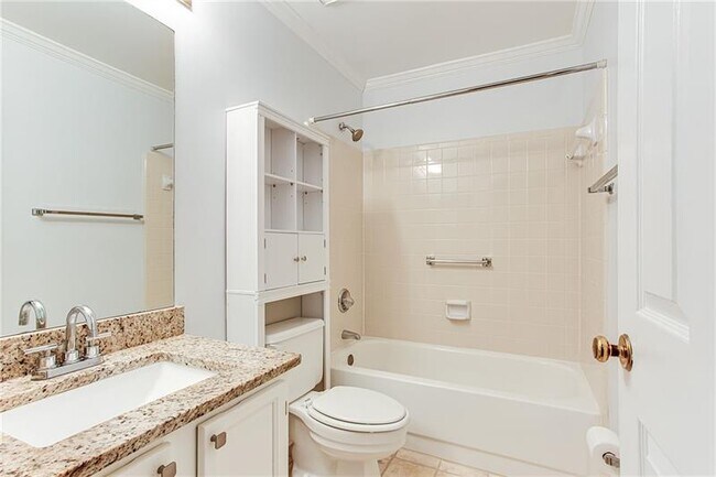 Building Photo - 605 Garden Ct
