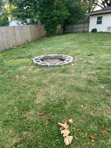 Building Photo - 19 Eton Ct