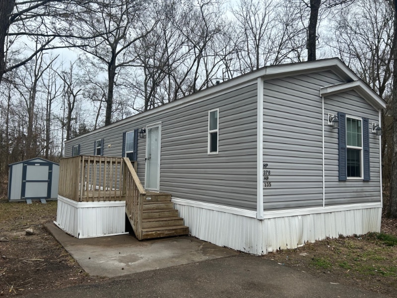 Building Photo - 302 Lakeview Rd