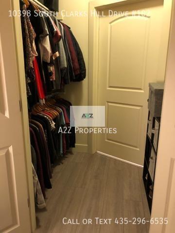 Building Photo - 10398 S Clarks Hill Dr