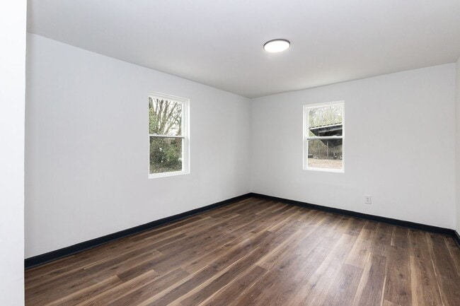 Building Photo - Spacious Three Bedroom Remodeled Home!