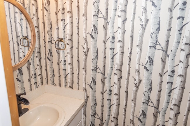 Building Photo - 7887 Kinglet Rd