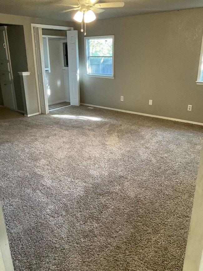 Building Photo - 3 Bed 2 Bath Newly Remodeled Home in Midwe...