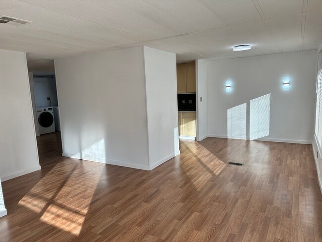 Building Photo - 44826 Orpington Ave