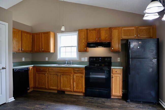 Building Photo - 903 Delham Rd