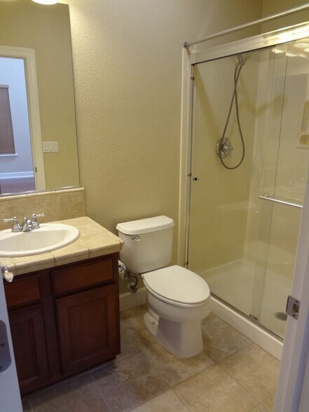 Building Photo - 1123 Montague Ln