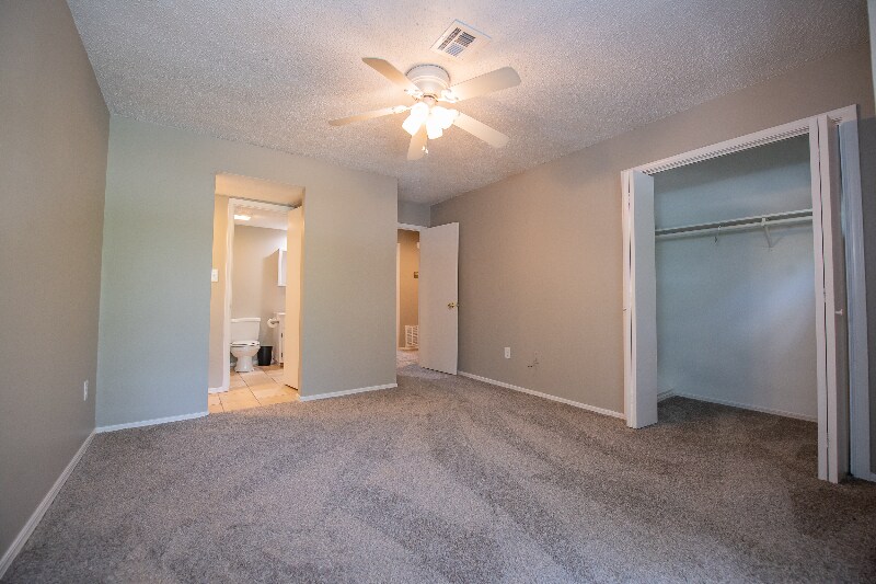 Building Photo - 2305 E Kantz Cove