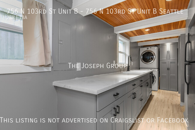 Building Photo - Beautifully updated 2 bed in North Seattle