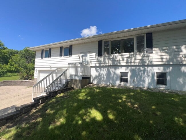 Building Photo - 3 Bed | 2 Bath | Single-Family Home | 2,400 Sq Ft