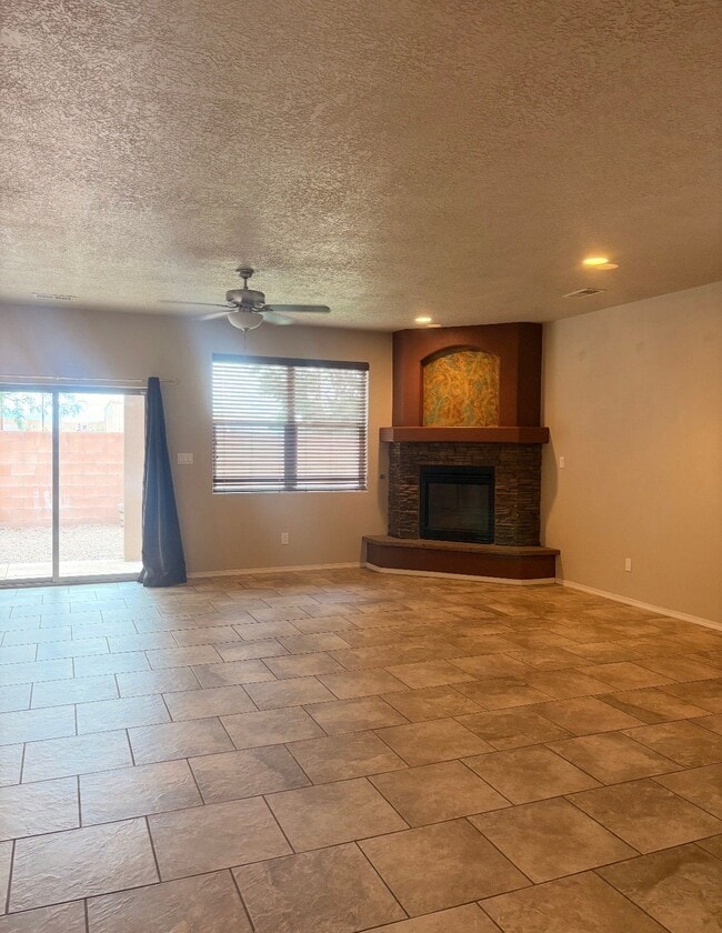 Building Photo - 5247 Via del Cielo Ln